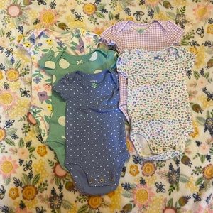5 short sleeve onesies